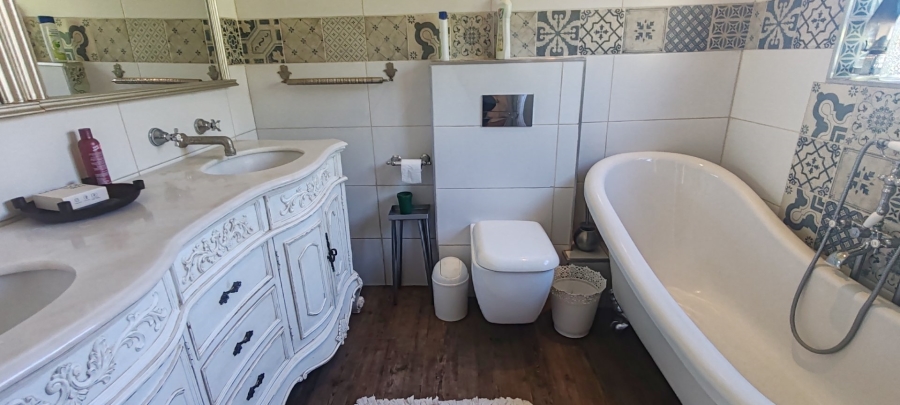 To Let 4 Bedroom Property for Rent in WestLake Country Safari Estate North West